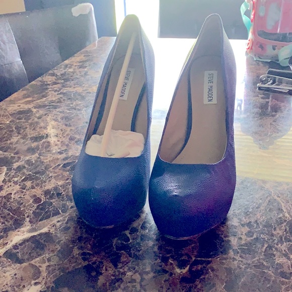 SOLD 5in blue pumps - Picture 1 of 5